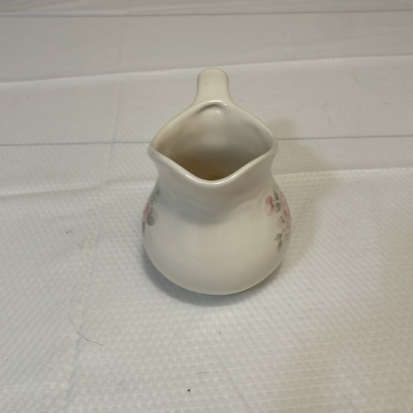 Pfaltzgraff Tea Rose Design Creamer - Picture 2 of 6